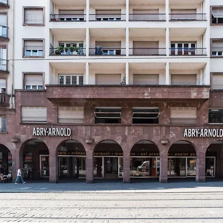 Large Very Well Located Grande Ile Apartament *